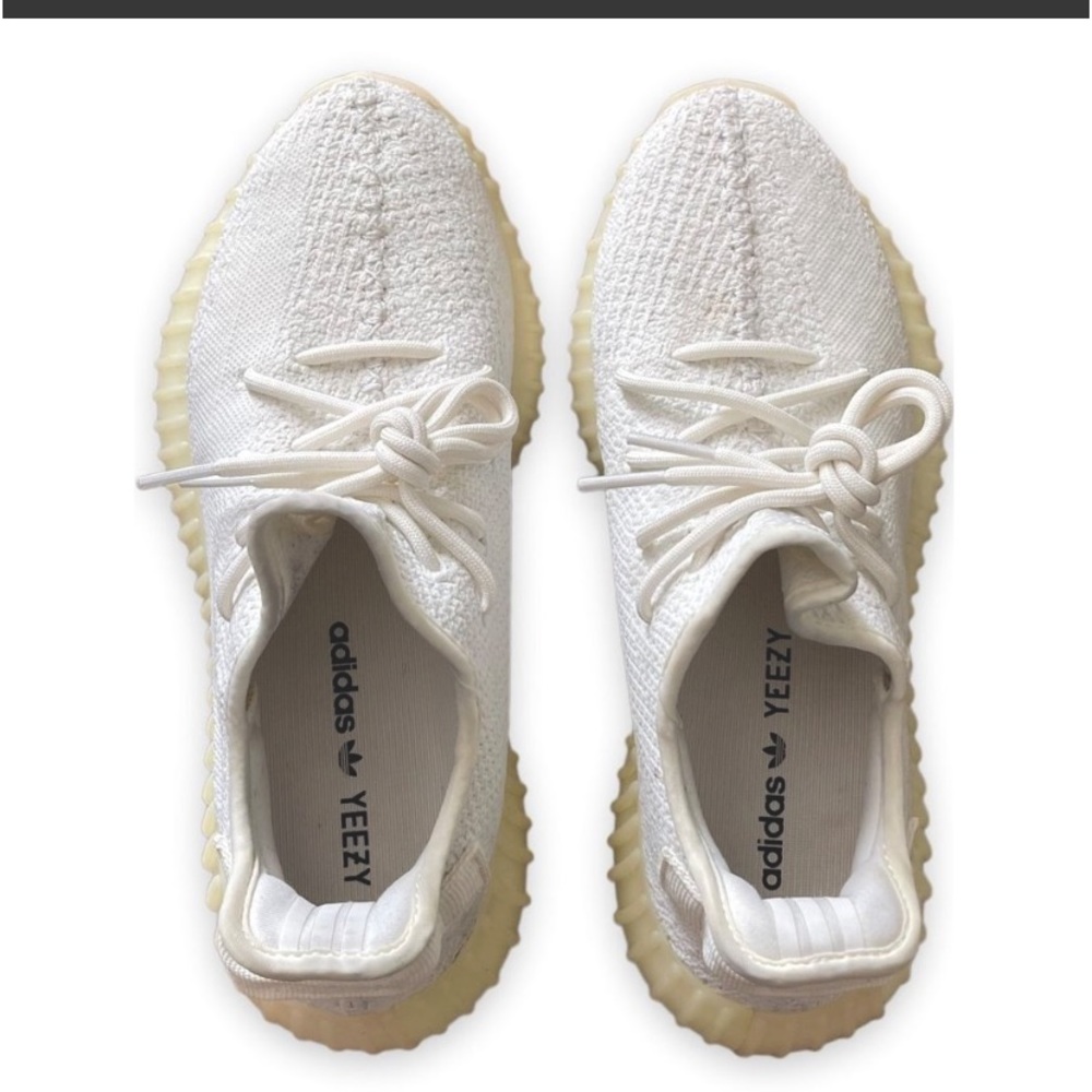 yeezys boost paid 360$ only selling for 220$ like brand new only worn twice